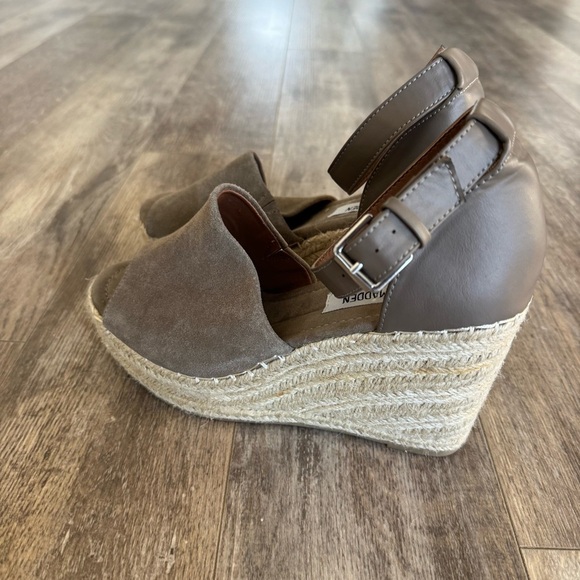 NWOT! Steve Madden Leather Jaylen Wedge Sandal with Ankle Strap - Picture 6 of 8